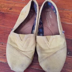 Cutie mustard yellow ribbed Toms